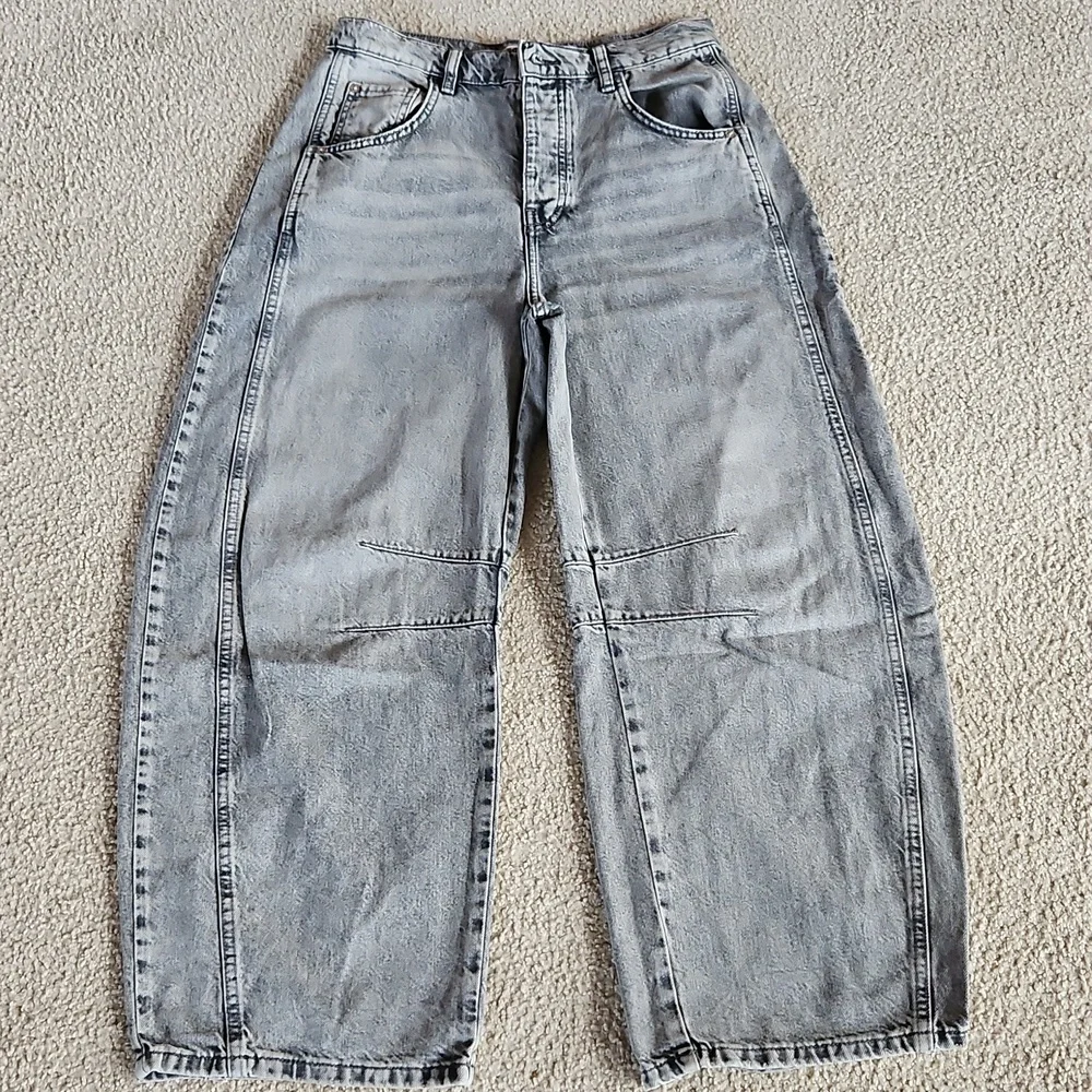 Free People Good Luck Barrel Jeans Mid Rise Distressed Relaxed Kismet 28 NWOT - Picture 2 of 15